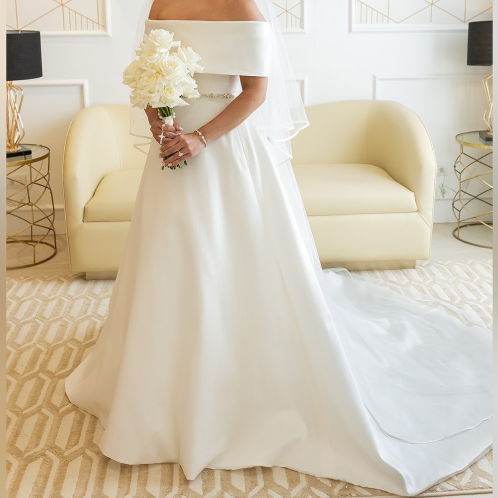 Rosa Clara Off-Shoulder White Wedding Gown. The top part is removable Two in one